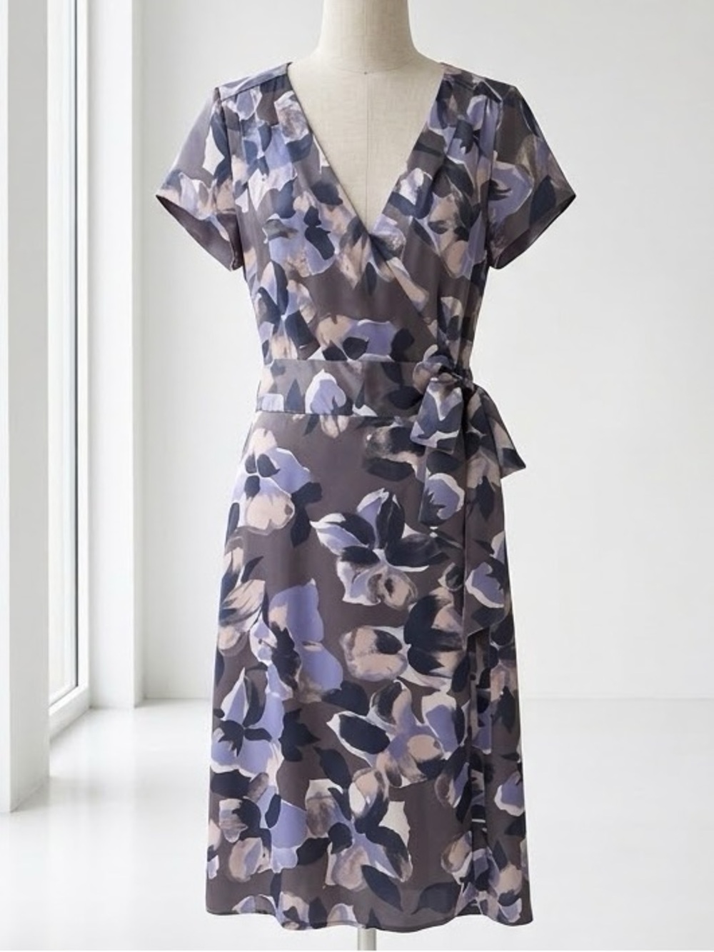 Banana Republic| 100% Silk Grey & Purple Floral Wrap Lightweight Midi Dress Sz 6